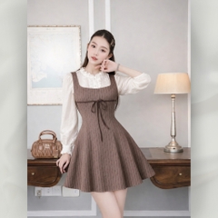 Đầm yếm liền sơ mi tay phồng cổ nhún họa tiết chấm bi phối dây nơ buộc phong cách tiểu thư | vd84