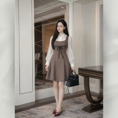 Đầm yếm liền sơ mi tay phồng cổ nhún họa tiết chấm bi phối dây nơ buộc phong cách tiểu thư | vd84