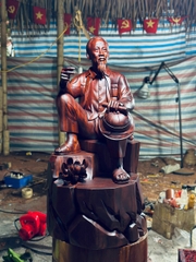 Tượng Bác Hồ ngồi Phiến Đá