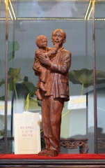 Tượng Bác Hồ & Thiếu Nhi