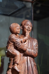 Tượng Bác Hồ & Thiếu Nhi