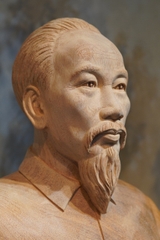 Tượng Bác Hồ bán thân - Truyền thần