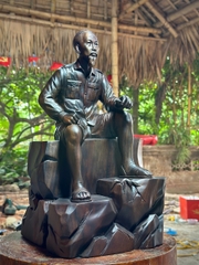 Tượng Bác Hồ tại mặt trận Đông Khê năm 1950