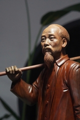 Tượng Bác Hồ Làm Vườn