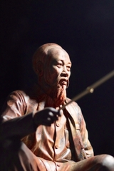 Tượng Bác Hồ ngồi câu cá