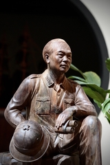 Tượng Đại Tướng Võ Nguyên Giáp