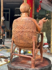 Tượng Bác Hồ ngồi ghế mây gỗ trắc