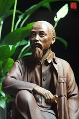 Tượng Bác Hồ thao thức