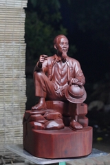 Tượng Bác Hồ ngồi phiến đá