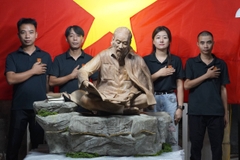 Bác Hồ ngồi đọc sách trong hang Pác Bó ( Đặc Biệt)