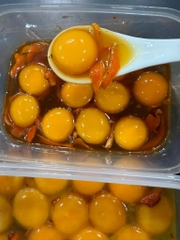 Trứng gà nghệ mật ong lên men
