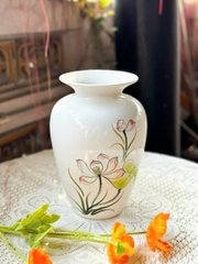 LỌ HOA TRẮNG HỌA TIẾT VẼ TAY