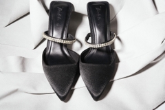 Giày mule cao gót đen mũi nhọn đính đá – Dự tiệc sang trọng – Think Le-V