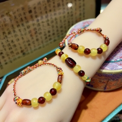 Vòng tay hổ phách chỉ ngũ sắc