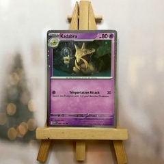 Thẻ hình Pokemon Kadabra 064/165 - Lá bài Scarlet & Violet 151 Reverse Holo Promo tiếng Anh