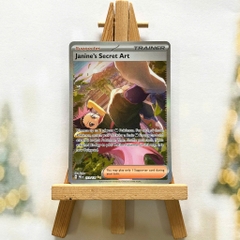 Thẻ hình Pokemon Janine's Secret Art 173/131  - Lá bài lẻ Prismatic Evolutions Special Illustration Rare chính hãng