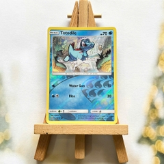 Thẻ hình Pokemon Totodile 18/73 - Lá bài Shining Legends Common Reverse Holo tiếng Anh chính hãng