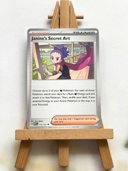 Thẻ hình Pokemon Janine's Secret Art 059/064 - Lá bài lẻ Shrouded Fable Uncommon Reverse Holo tiếng Anh