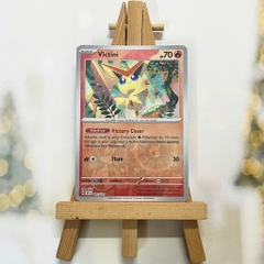 Thẻ hình Pokemon Victini 021/191 - Lá bài lẻ Surging Sparks Uncommon Reverse Holo tiếng Anh chính hãng