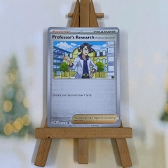 Thẻ hình Pokemon Professor's Research Sycamore 125/131 - Lá bài lẻ Prismatic Evolutions Common Reverse Holo tiếng Anh chính hãng