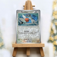 Thẻ hình Pokemon Fletchling 121/142 - Lá bài lẻ Stellar Crown Common Reverse Holo tiếng Anh chính hãng