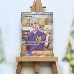 Thẻ hình Pokemon Caretaker 203/167 - Lá bài lẻ Twilight Masquerade Full Art Secret Rare tiếng Anh chính hãng