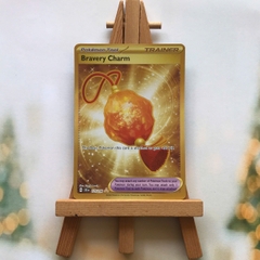 Thẻ hình Pokemon Bravery Charm 175/142 - Lá bài lẻ Scarlet & Violet: Stellar Crown Gold Secret Rare tiếng Anh