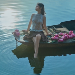 Ảnh Nghệ Thuật Thuyền Sen Trên Sông