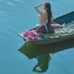 Ảnh Nghệ Thuật Thuyền Sen Trên Sông