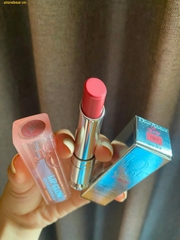 𝐒𝐨𝐧 𝐃𝐮̛𝐨̛̃𝐧𝐠 DIOR 𝐀𝐝𝐝𝐢𝐜𝐭 𝐋𝐢𝐩 𝐆𝐥𝐨𝐰 - 𝟏𝟗𝟒𝟕 𝐌𝐢𝐬𝐬 𝐃𝐢𝐨𝐫