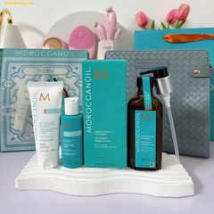 Set Chăm Sóc Tóc Moroccanoil Holiday Kit (Dầu Gội & Dầu Xả 250ml + Tinh Dầu 50ml + Túi Da) Set