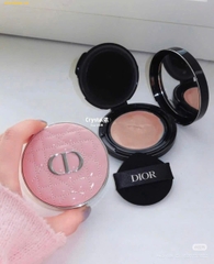 Phấn Nước Cushion DIOR 𝐂𝐚𝐬𝐞 + lõi 𝐂𝐮𝐬𝐡𝐢𝐨𝐧 𝐃𝐢𝐨𝐫 Hồng 𝐁𝐚̉𝐧 𝐋𝐢𝐦𝐢𝐭𝐞𝐝 2025