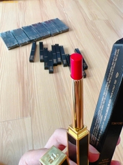 Son 𝐓𝐨𝐦 𝐅𝐨𝐫𝐝 𝐒𝐥𝐢𝐦 𝐋𝐢𝐩 𝐂𝐨𝐥𝐨𝐫 𝐒𝐡𝐢𝐧𝐞 156 Final Bow Đỏ tươi