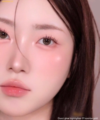 Phấn Highlight Gucci 𝐆𝐥𝐨𝐰 𝐏𝐨𝐰𝐝𝐞𝐫 𝐆𝐞𝐥 𝐇𝐢𝐠𝐡𝐥𝐢𝐠𝐡𝐭𝐞𝐫 01 Sunrise Gold - Soft Champagne