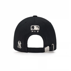 Mũ MLB Varsity Cultive Bookle Logo Unstructured Ball Cap New York Yankees Black - Mũ lưỡi trai, nón kết màu đen