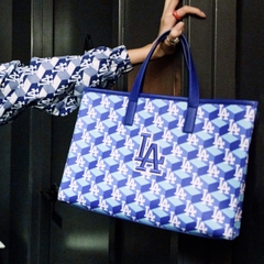 MLB CUBE MONOGRAM MEDIUM TOTE CROSSBODY BAG LA DODGERS - Túi đeo chéo, quai xách, màu xanh