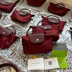 CHÍNH HÃNG - MINI SIZE - TÚI LONGCHAMP LE PLIAGE GREEN POUCH WITH HANDLE - GRENADE - Túi xách màu đỏ lựu