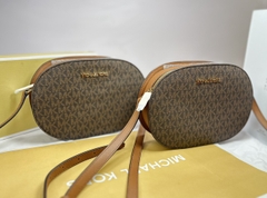 Túi Michael Kors MK Jet Set Travel Medium Signature Logo Crossbody Bag Brown - Túi đeo chéo, dáng oval tròn, màu nâu