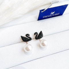 SWAROVSKI Iconic Swan earrings (Crystal pearl, Black, Rose-gold tone) - Khuyên tai pha lê thiên nga đen, ngọc trai pha lê - JEWERY