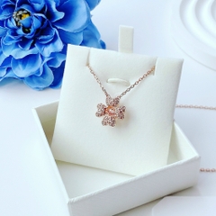 SWAROVSKI Idyllia pendant (Clover, White, Rose gold-tone plated) - Dây cổ, dây chuyền lá, pha lê hồng - JEWELRY NECKLACE