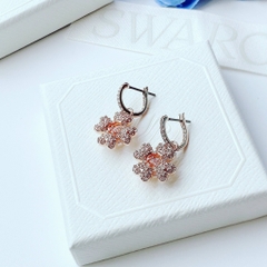SWAROVSKI Idyllia drop earrings (Clover, White, Rose gold-tone plated) - Khuyên tai lá, pha lê hồng - JEWELRY