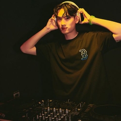 ÁO PHÔNG MLB GRADIENT MONOGRAM CLIPPING OVERFIT SHORT SLEEVE T-SHIRT