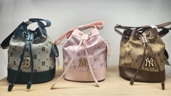 TÚI MLB MONOGRAM BUCKET BAG BROWN/GREEN/PINK - TÚI ĐEO CHÉO DÁNG CHUÔNG MÀU NÂU/XANH LÁ/HỒNG