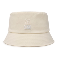 MŨ MLB VARSITY BUCKET HAT NY NEW YORK CREAM - Mũ vành tròn, màu trắng kem