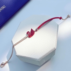 SWAROVSKI Iconic Swan bracelet (Swan, Red, Gold-tone plated) - Vòng/lắc tay thiên nga đỏ - SWAROVSKI - JEWELRY