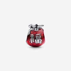 PANDORA Lucky Bag Charm (Sterling silver, Ename) - Hạt trang trí vòng tay, hình chiếc túi màu đỏ tráng men, chữ “Fu” hay “ Phú - Phúc”.
(chỉ gồm hạt Charm - không gồm vòng tay).