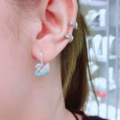 SWAROVSKI Iconic SWAN earrings (Swan, Blue, Rhodium plated) - KHUYÊN TAI THIÊN NGA XANH CHUYỂN MÀU OMBRE - SWAROVSKI - JEWELRY
