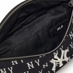 MLB Jacquard Monogram Charcoal Black hip sack bag - Túi đeo hông, túi bao tử màu đen trắng