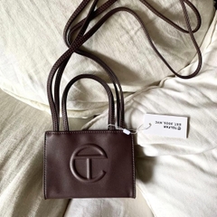 TÚI ĐEO CHÉO CHOCOLATE TELFAR