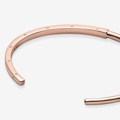 Pandora Signature I-D bangle (14k Rose-gold plated) - Vòng/lắc tay hỗn hợp kim loại mạ vàng hồng 14k, dáng cứng - JEWELRY